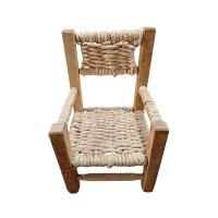 Cadeira de palha decorativa